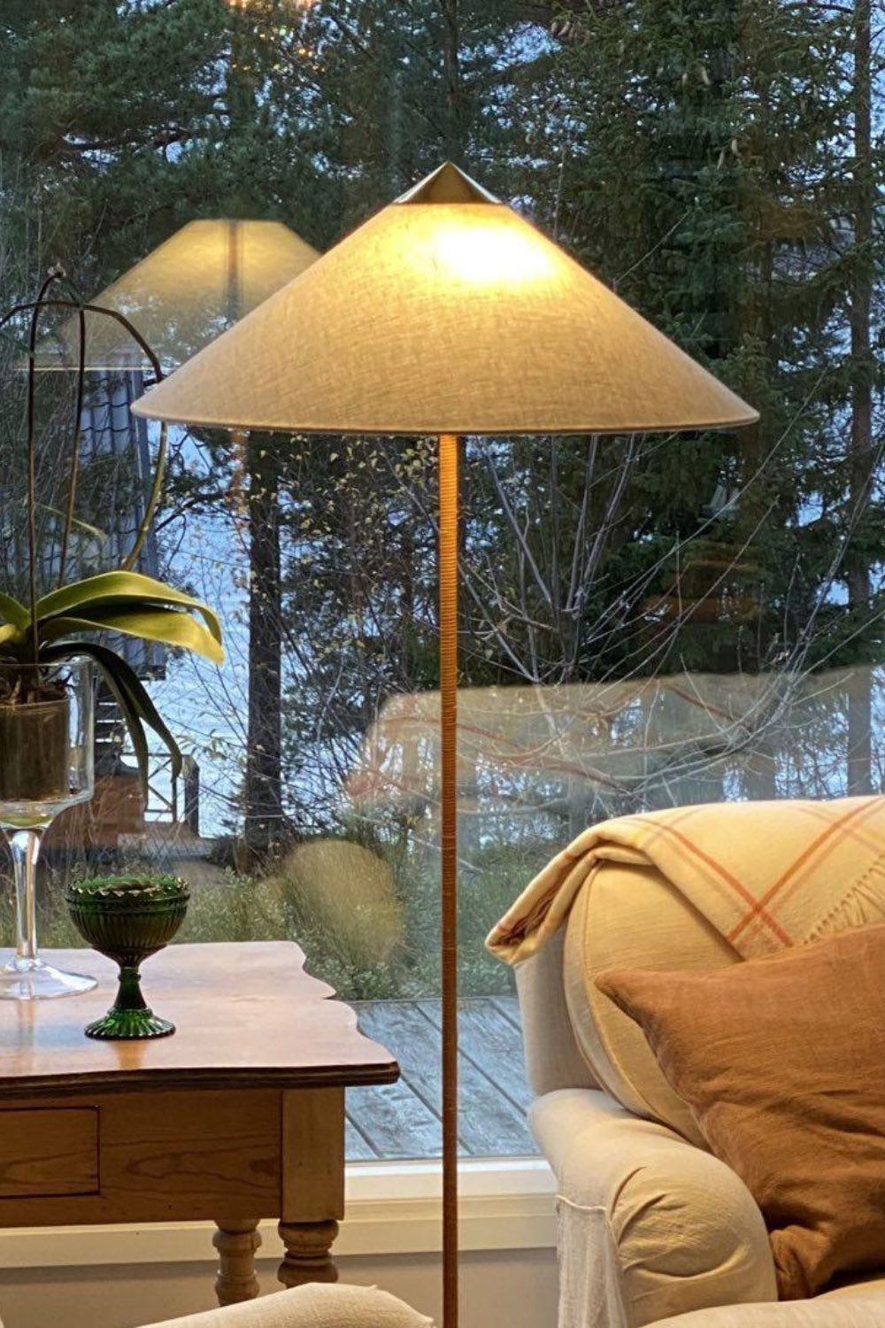 9602 Floor Lamp - SamuLighting