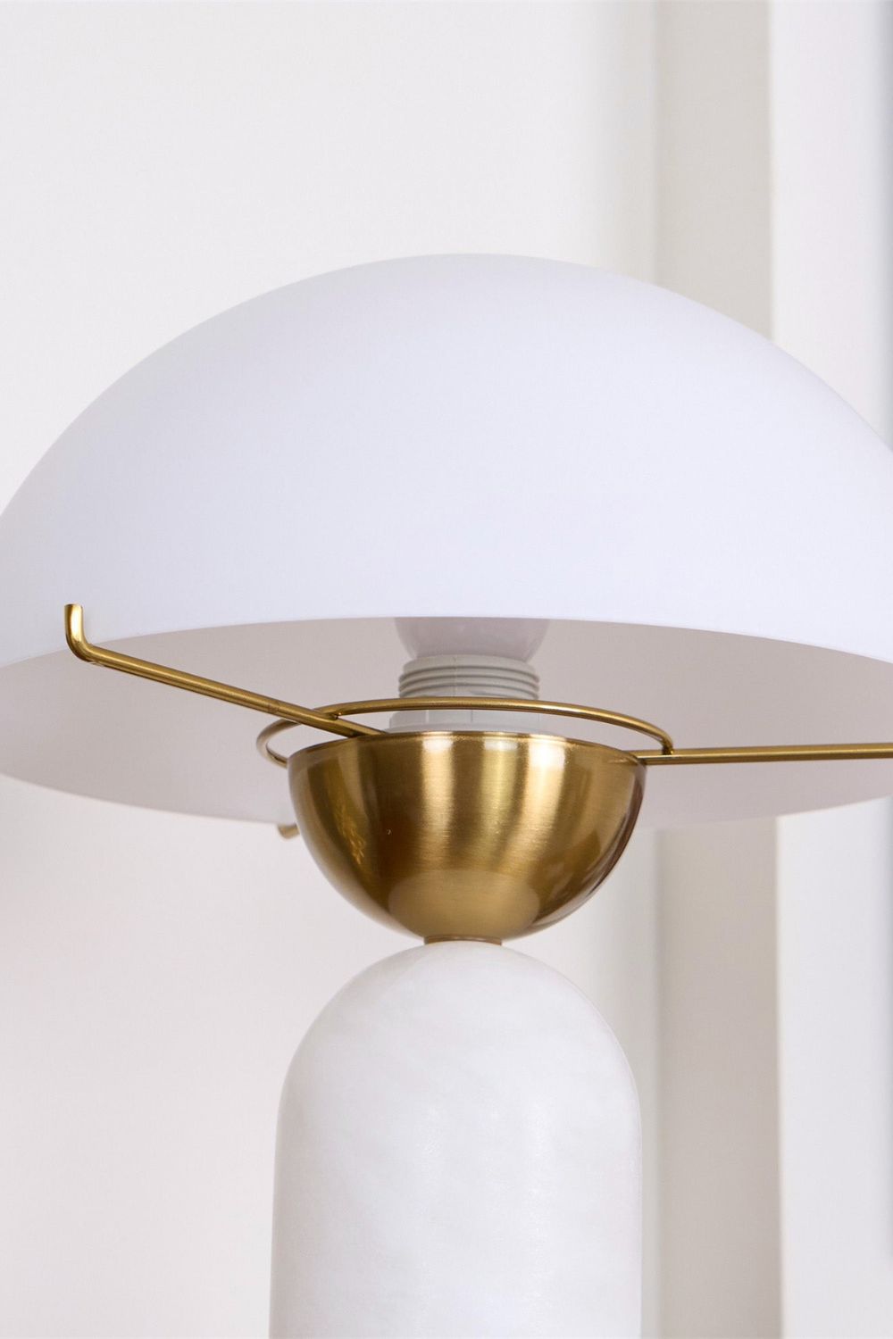 Elegant Sphere Alabaster Table Light