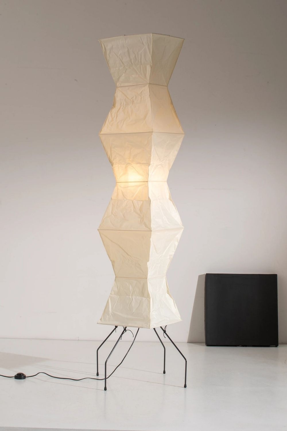 Akari UF4-L9 Floor Lamp