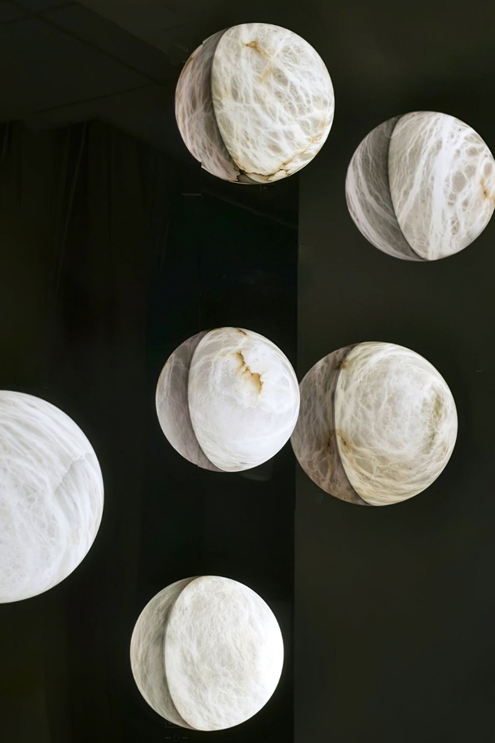 Alabaster Pebble White Wall Lamp
