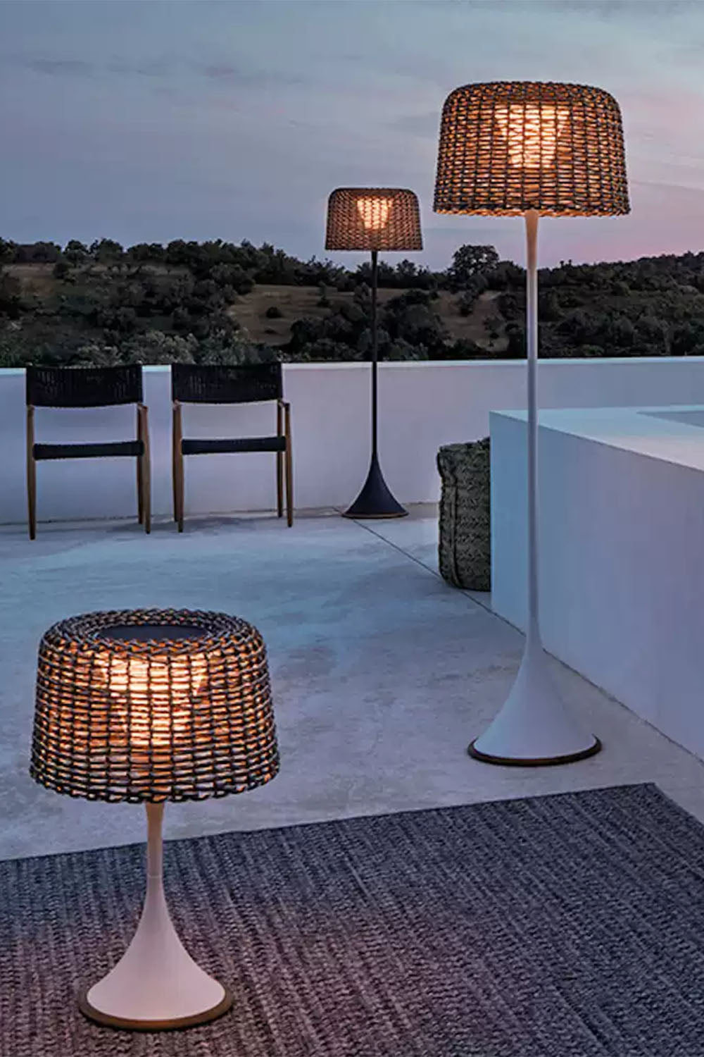 Ambient Mesh Outdoor Floor Lamp
