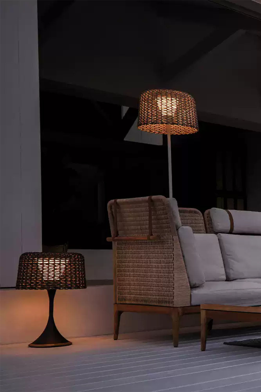 Ambient Mesh Outdoor Floor Lamp