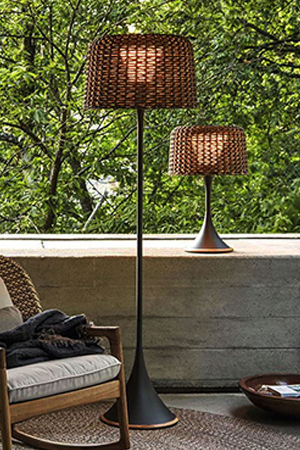 Ambient Mesh Outdoor Floor Lamp
