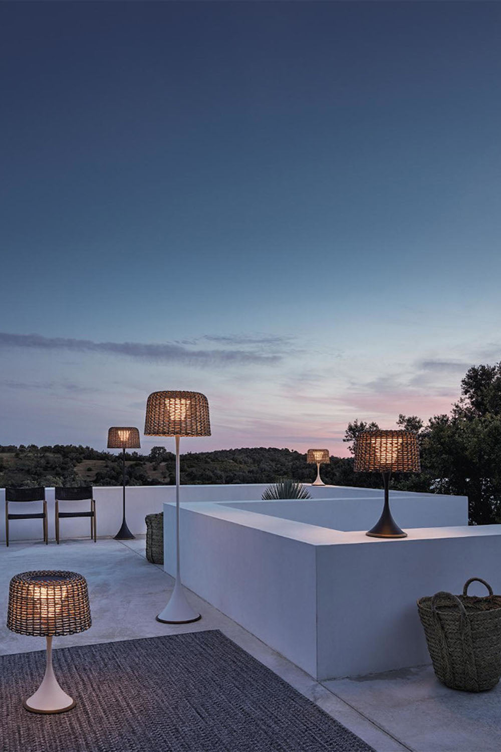 Ambient Mesh Outdoor Floor Lamp