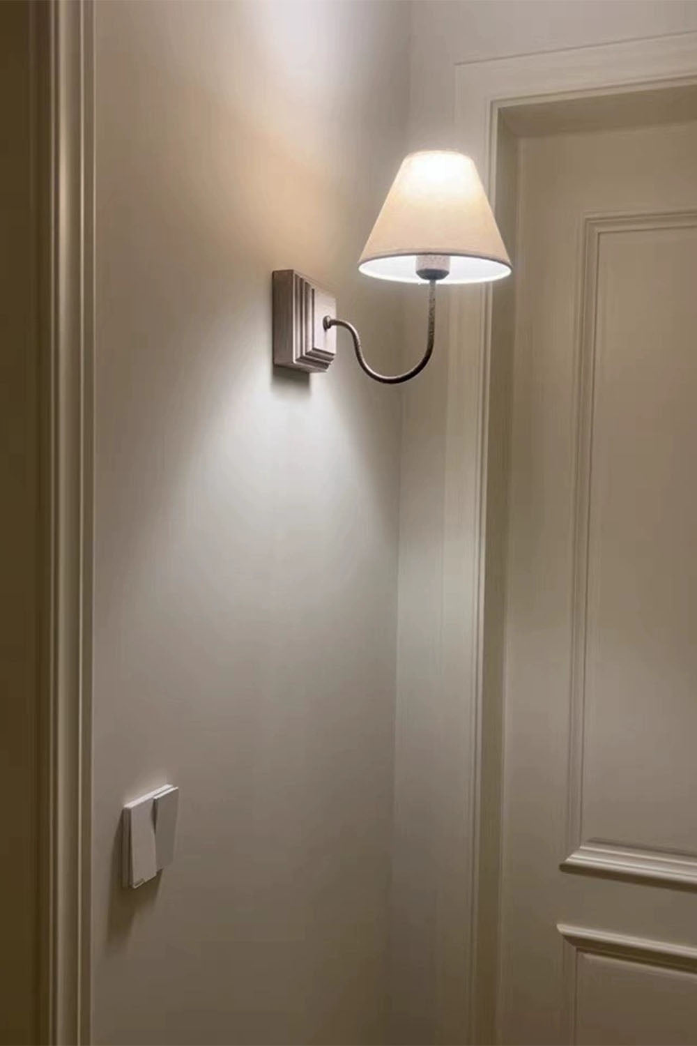 American Simple Solid Wood Wall Lamp