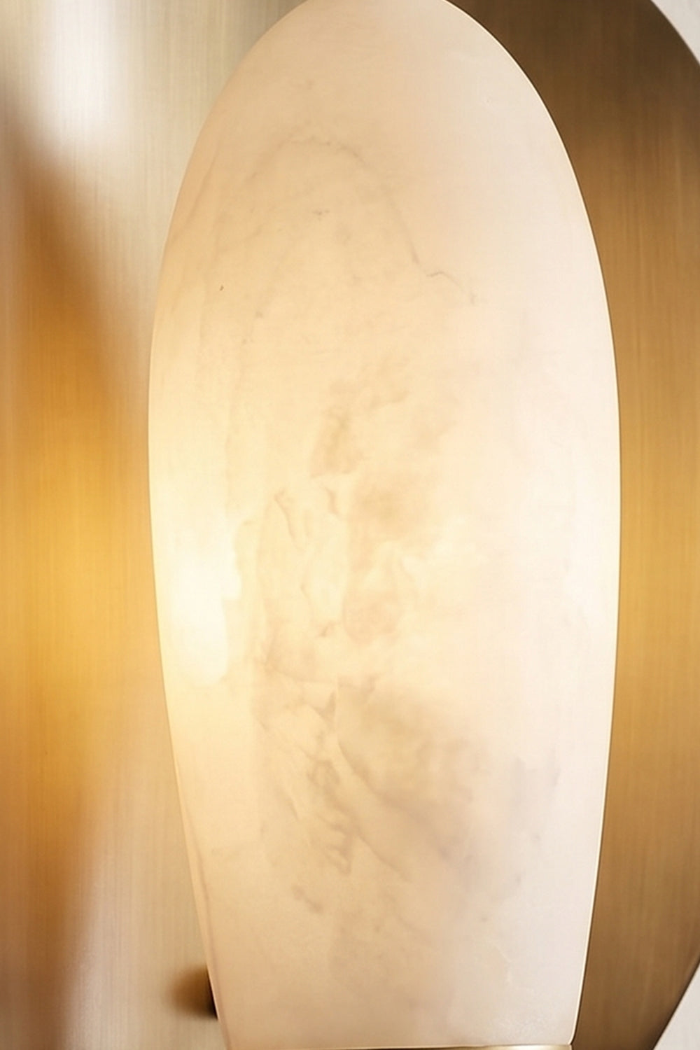 Arc Shield Alabaster Wall lamp |Alabaster detail | Samu  Lamp