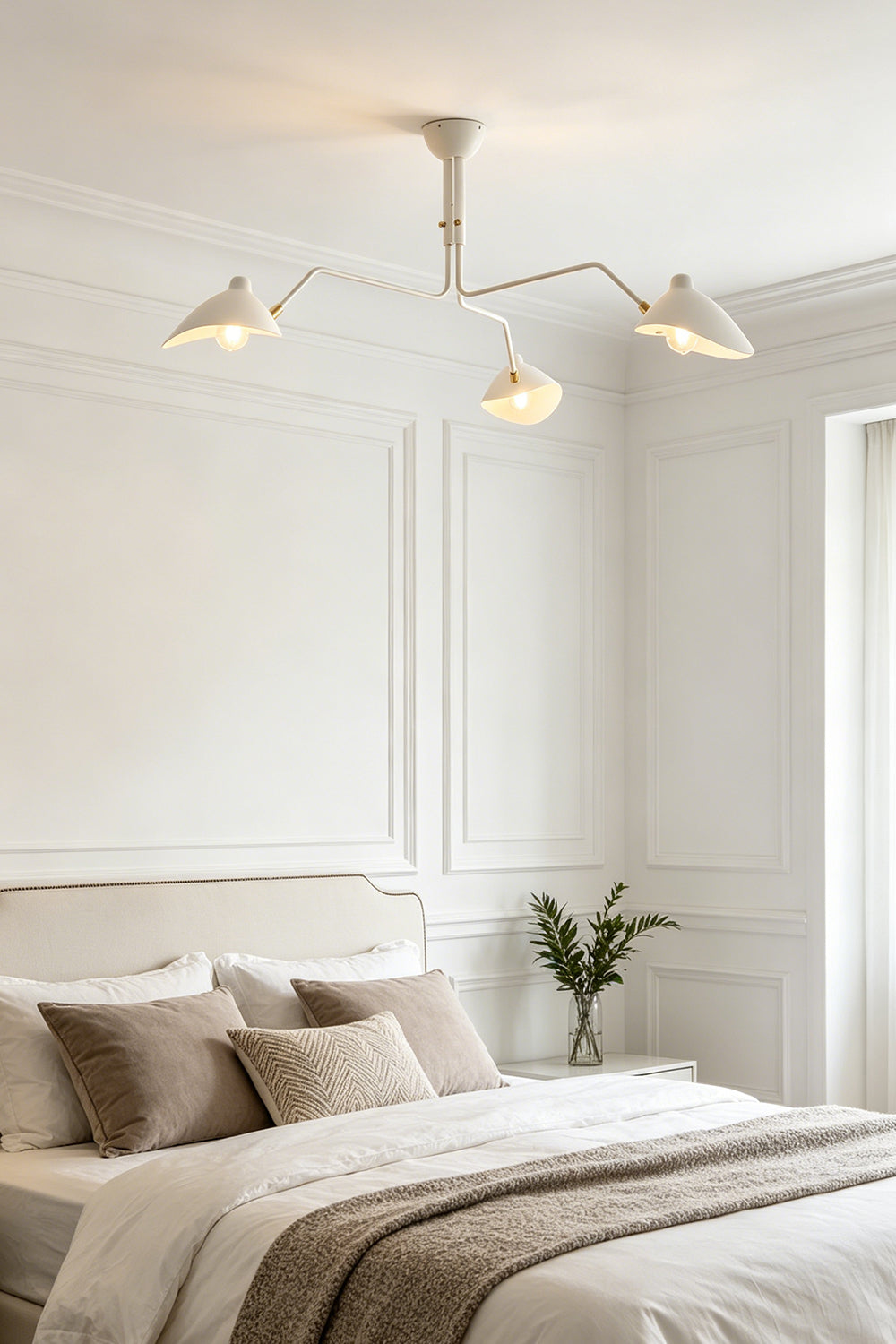 White 3-arm articulated spider ceiling light | Metal | Mounted in a minimalist bedroom above the bed | Samu Lamp