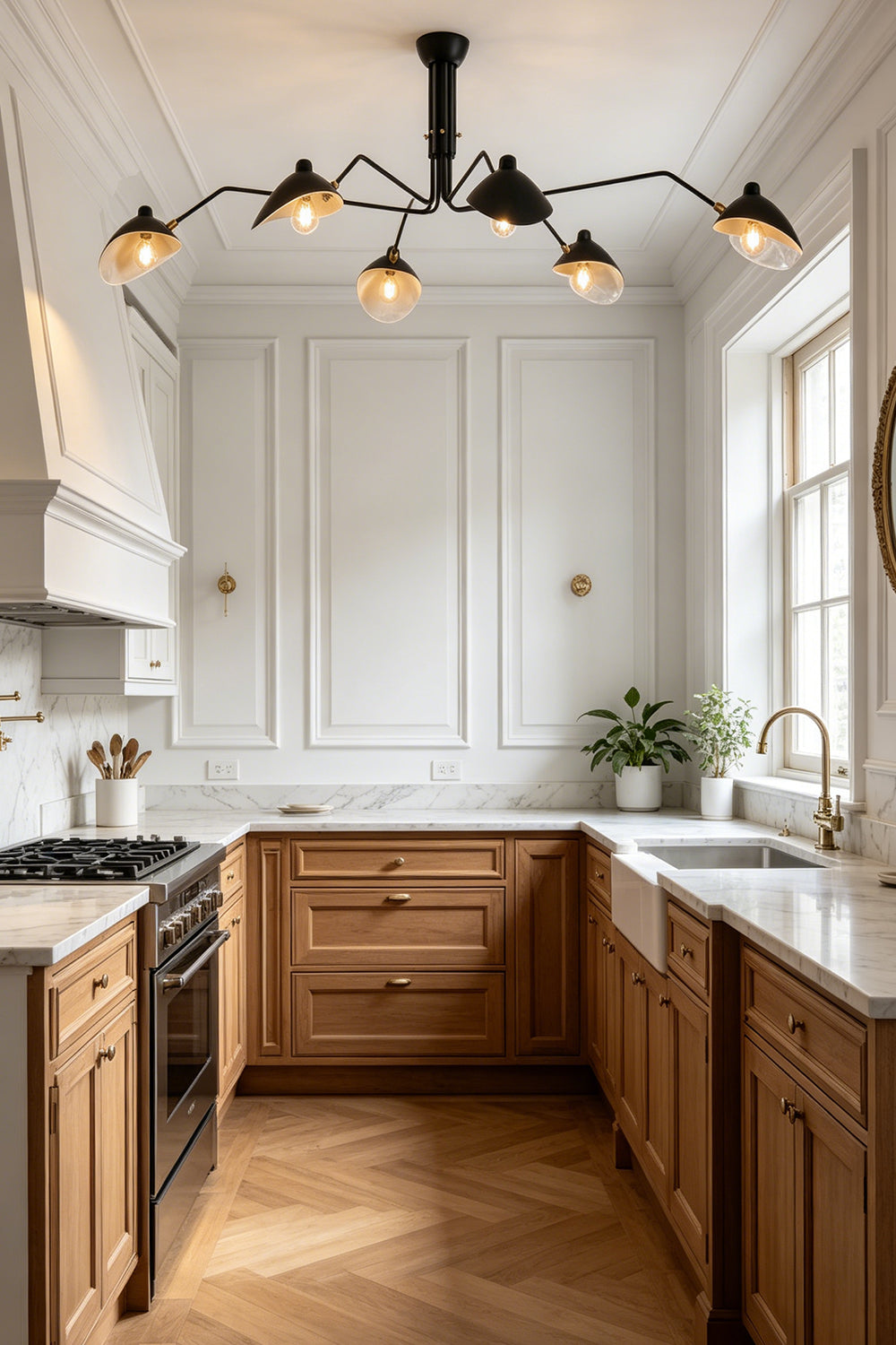Industrial style black 6-arm spider ceiling light | Metal | Installed in a traditional kitchen with wooden cabinets | Samu Lamp