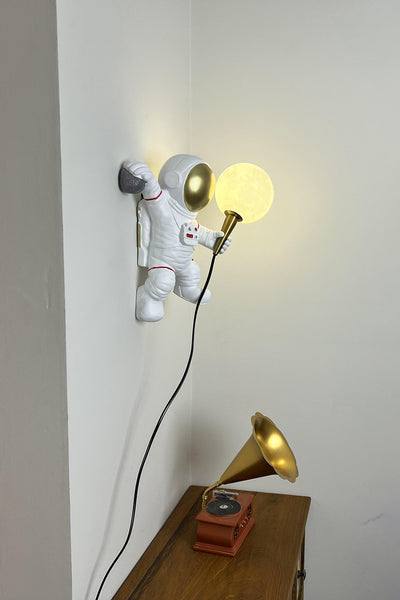 Astronaut Wall Lamp