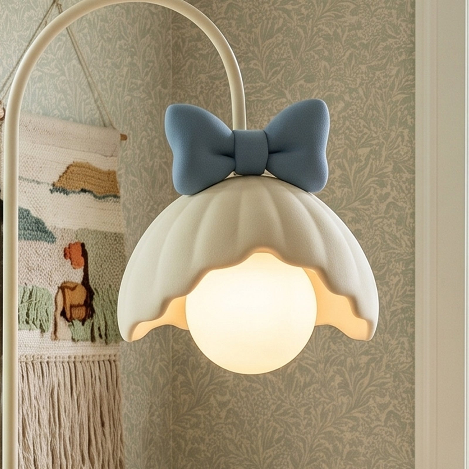 Scalloped Blossom Shade