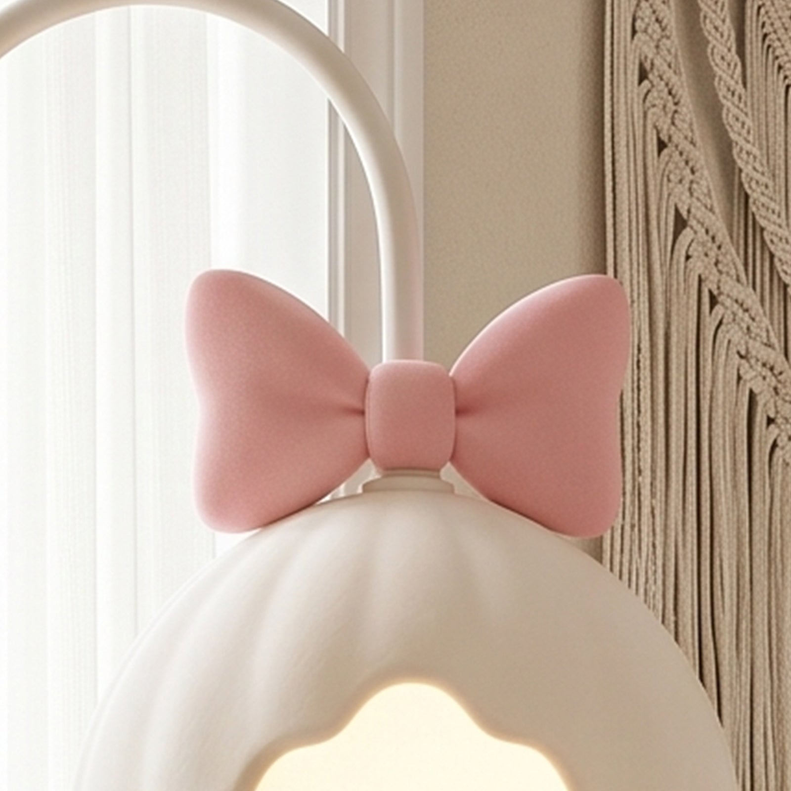 Sculpted Ribbon Finial
