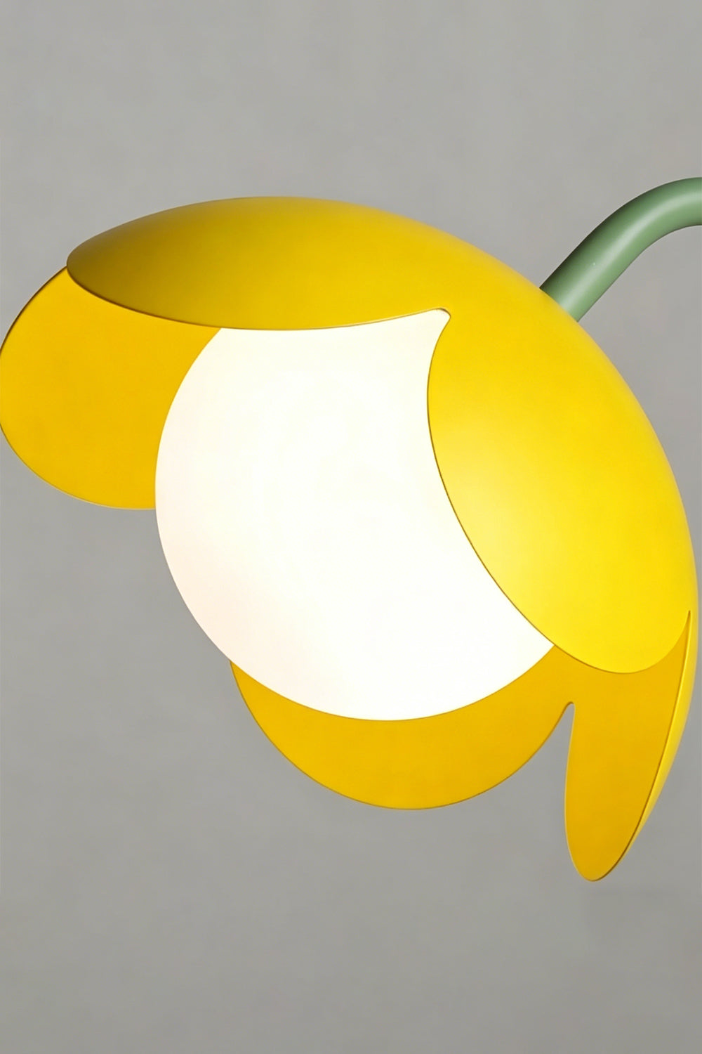 Head detail close-up | Metal and glass | Yellow petal botanical lamp | Stylized flower with stem and globe | Matte finish | Samu Lamp