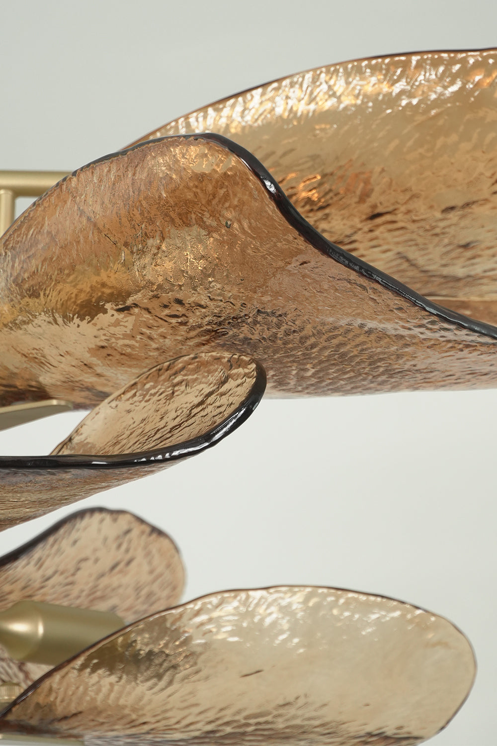 Close-up of amber textured glass wave leaf edge | Glass | Detailed shot of the organic wavy rim | Samu Lamp