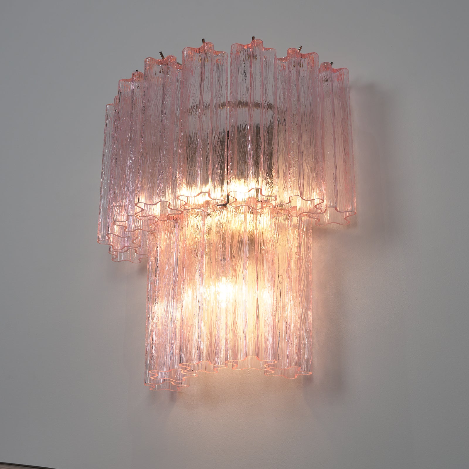 Immersive Rose Glass Diffusion