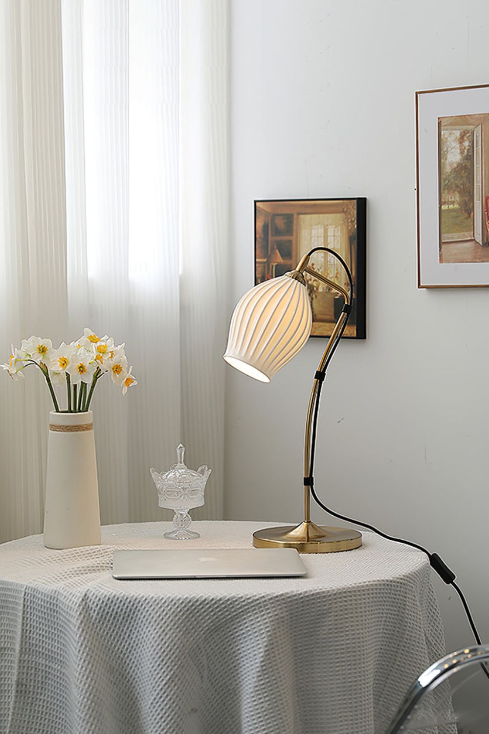 Ceramic Ribbed Table Lamp - SamuLighting