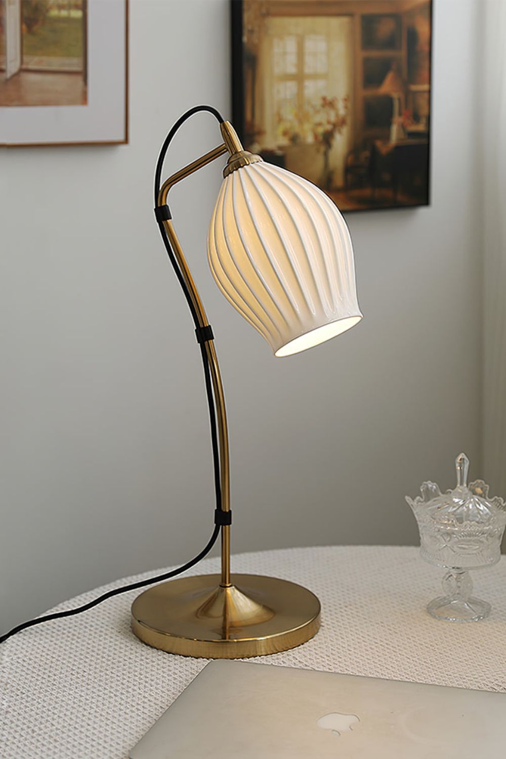 Ceramic Ribbed Table Lamp - SamuLighting