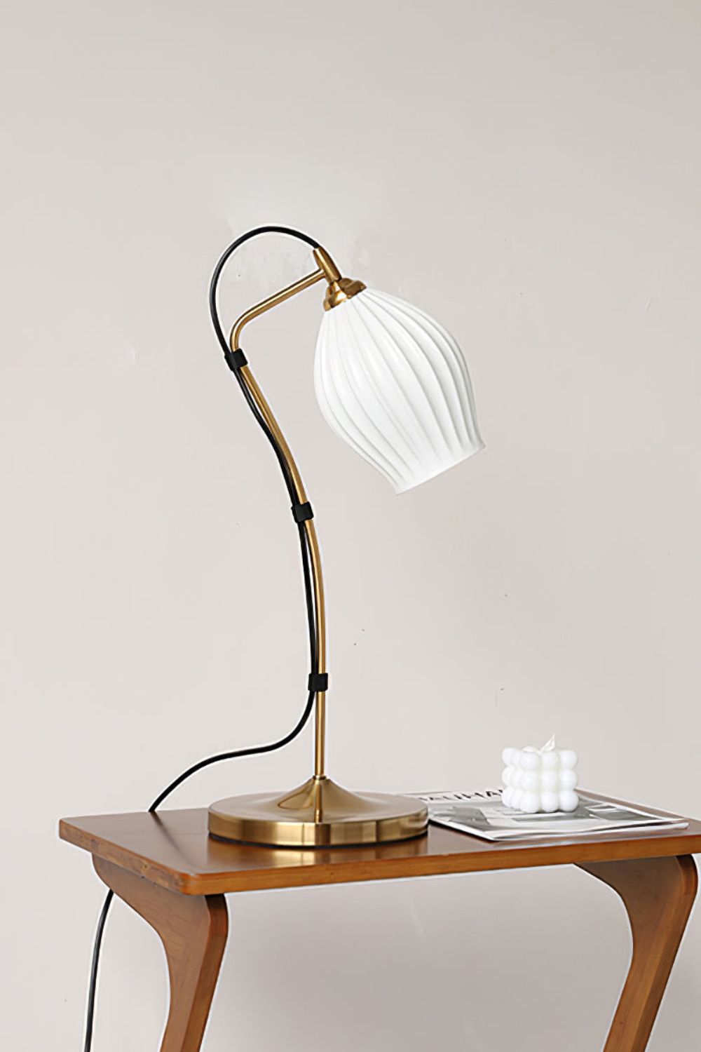 Ceramic Ribbed Table Lamp - SamuLighting