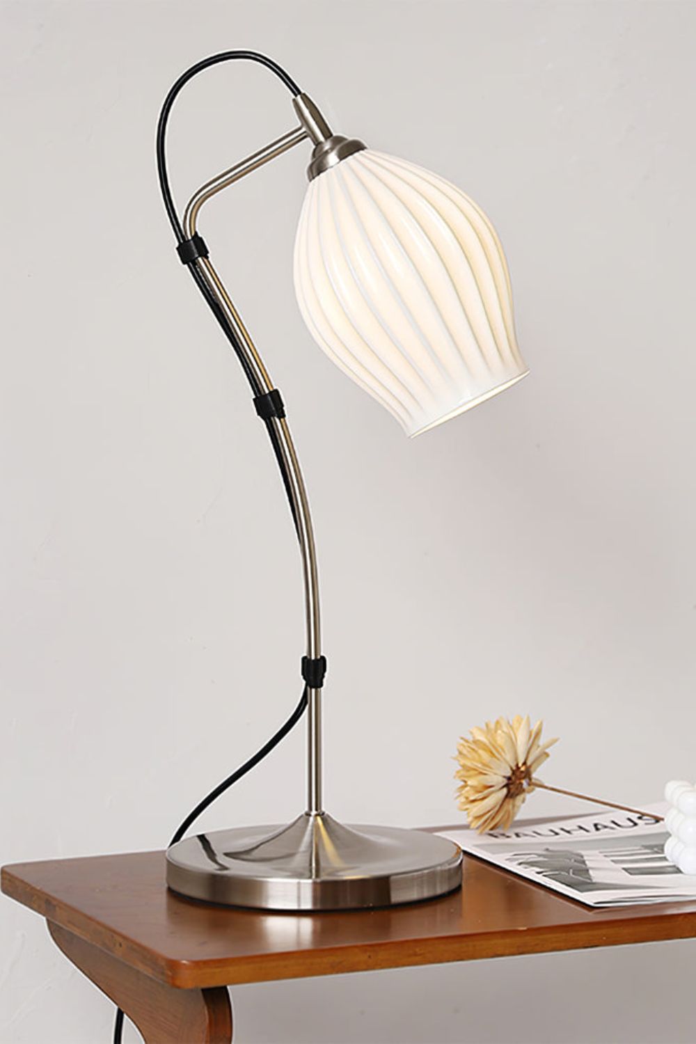 Ceramic Ribbed Table Lamp - SamuLighting