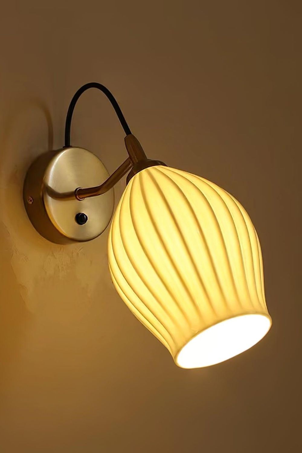 Ceramic Ribbed Wall light - SamuLighting