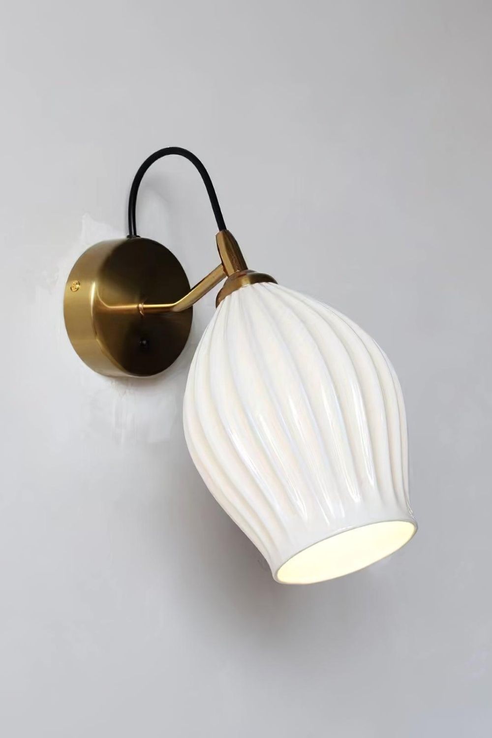 Ceramic Ribbed Wall light - SamuLighting