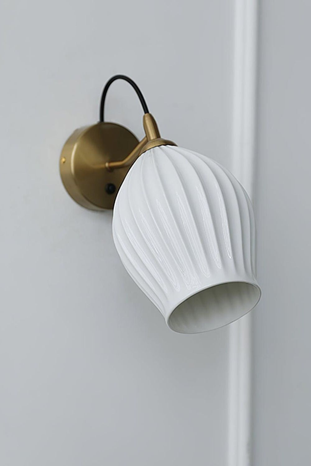 Ceramic Ribbed Wall light - SamuLighting