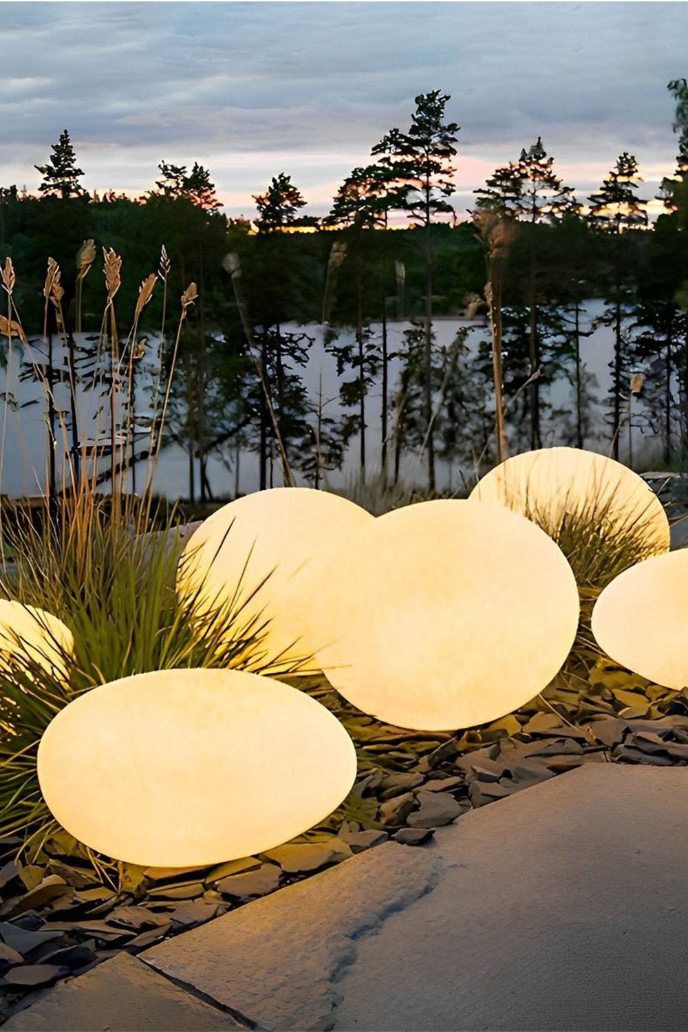 Cobblestone Outdoor Floor Lamp