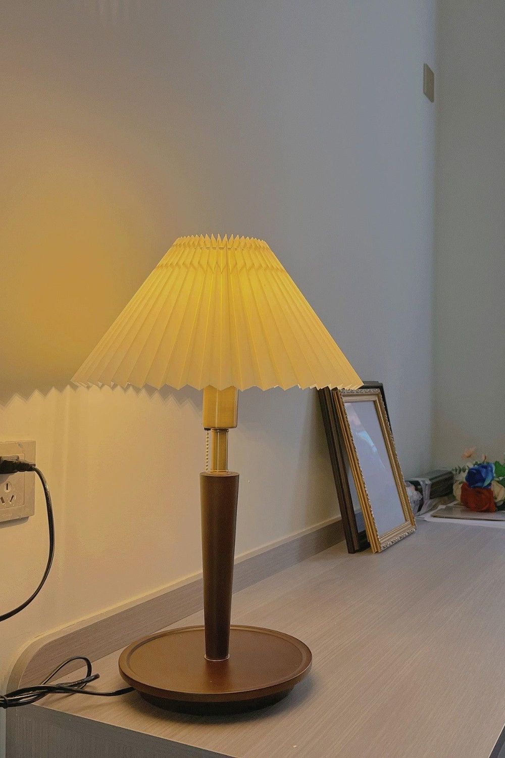 Cone Pleated Fabric Table Lamp - SamuLighting