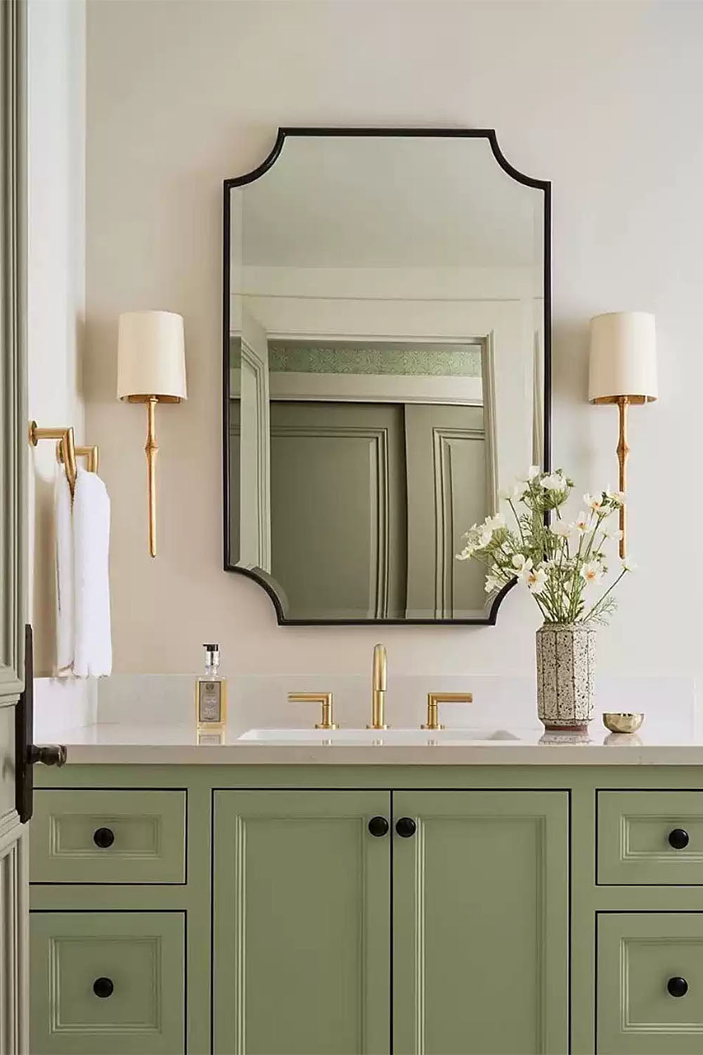 Dauphine Wall Lamp