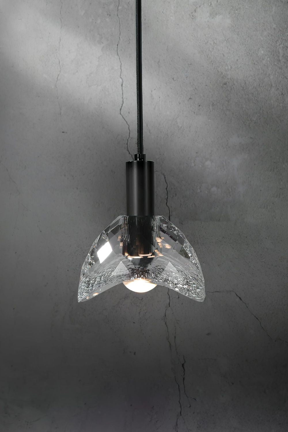 Ebbe Crystal Pendant Lamp - SamuLighting