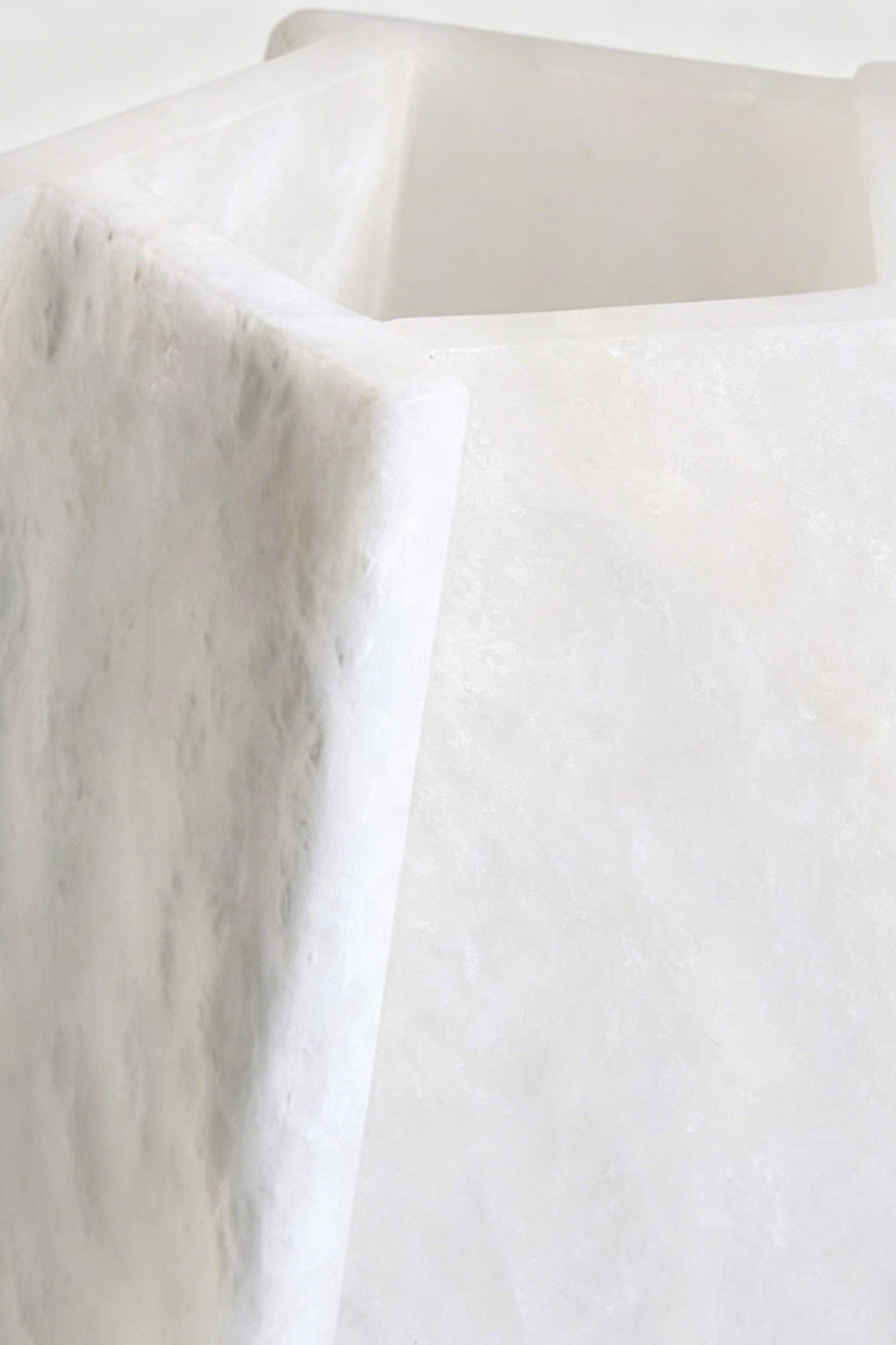 Elysian Alabaster Table Lamp | detail | Samu  Lamp
