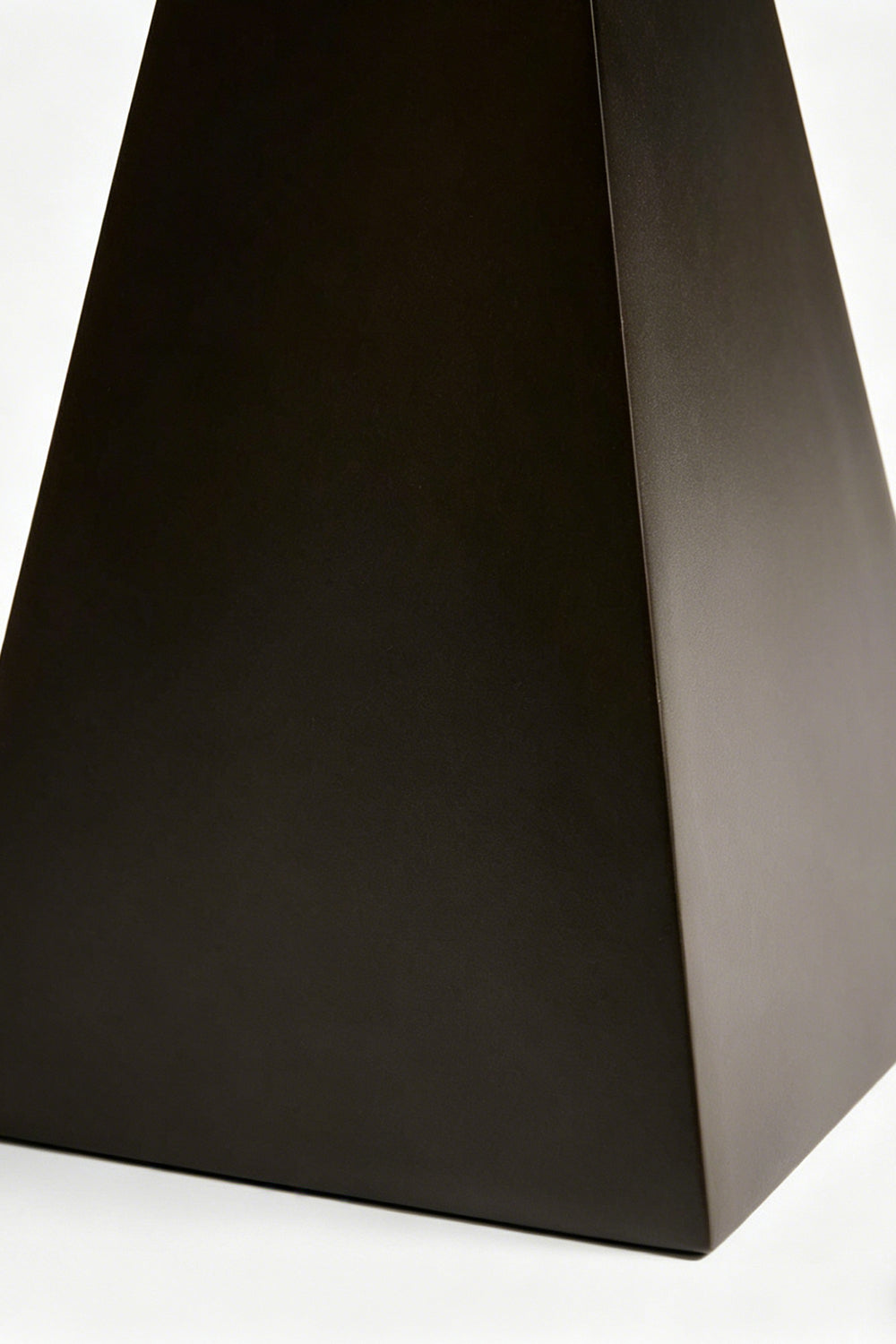 Elysian Alabaster Table Lamp | detail | Samu  Lamp
