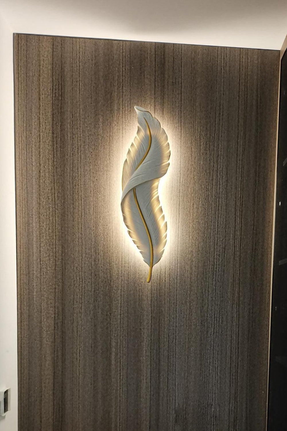 Modern White Gold Feather Wall Lamp