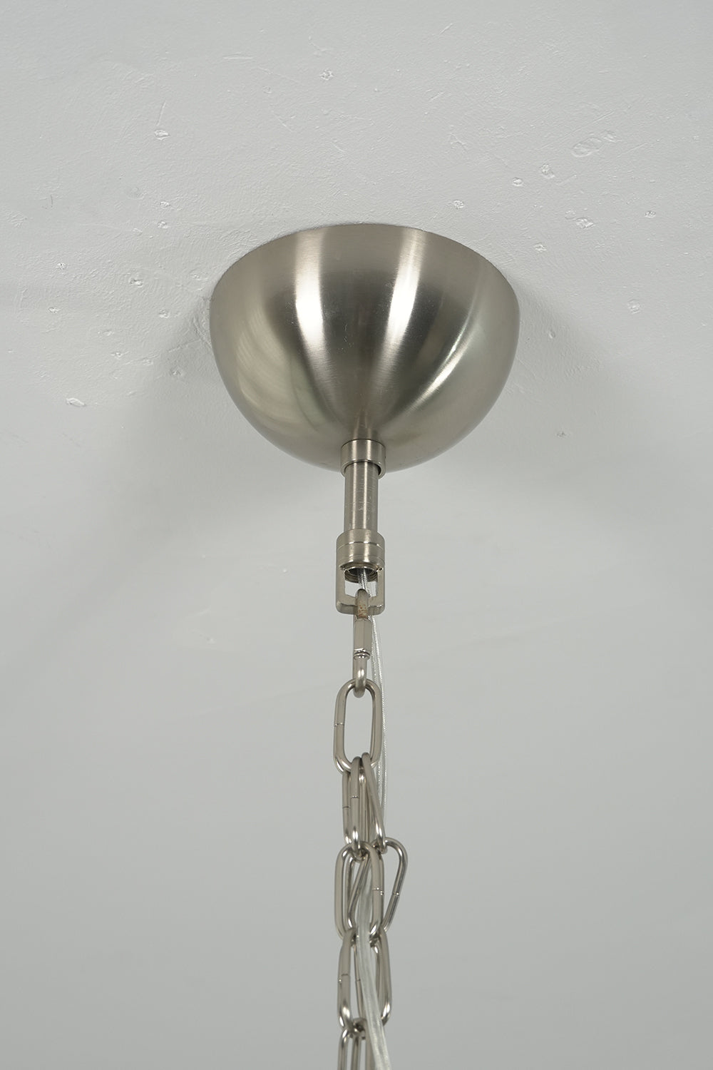 Metal ceiling canopy and chain for glass chandelier | Metal | Close-up of the silver-finish mounting hardware | Samu Lamp