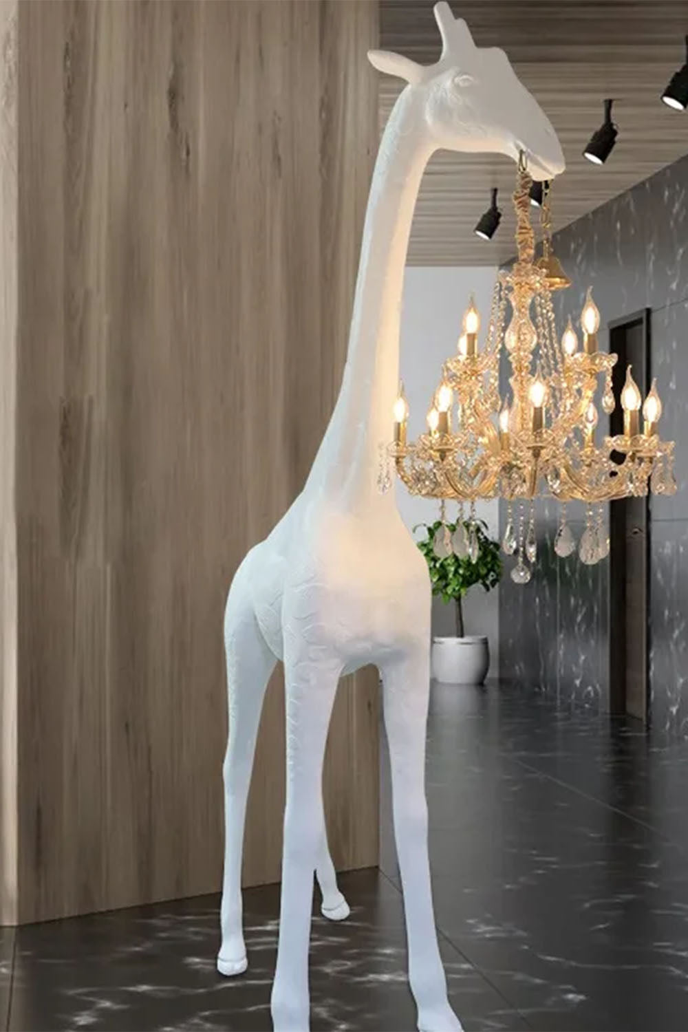 Giraffe Sculpture Floor Lamp