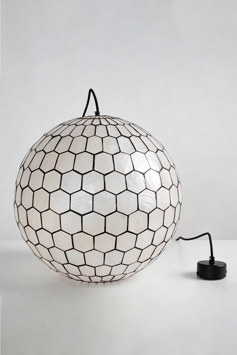 Honeycomb Shell Orb Pendant |Shell detail | Samu Lamp