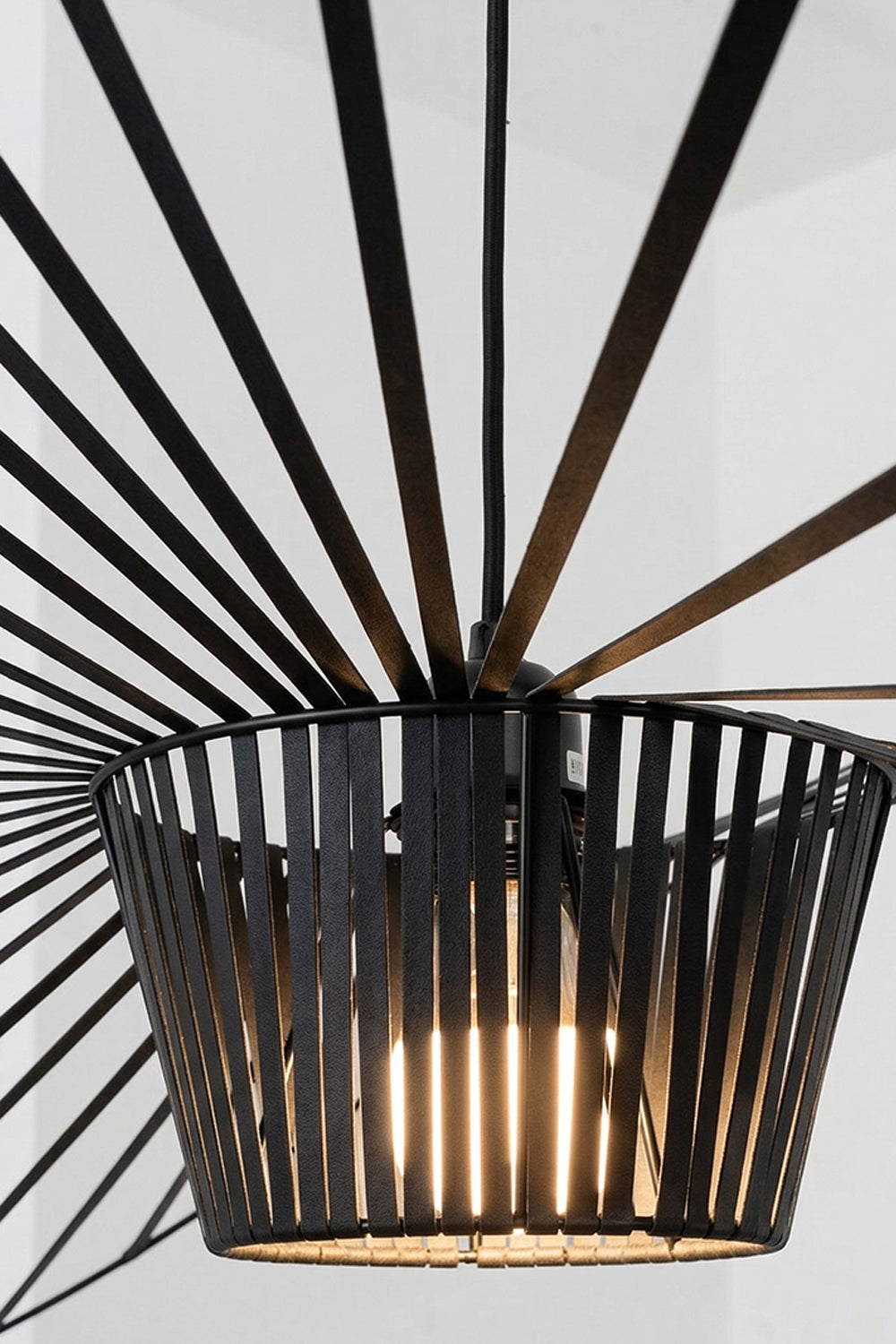 Macro shot of black pendant lamp ribs | Metal | Polyurethane elastic cloth | Glass fiber | Focusing on the fine material texture and design | Samu Lamp