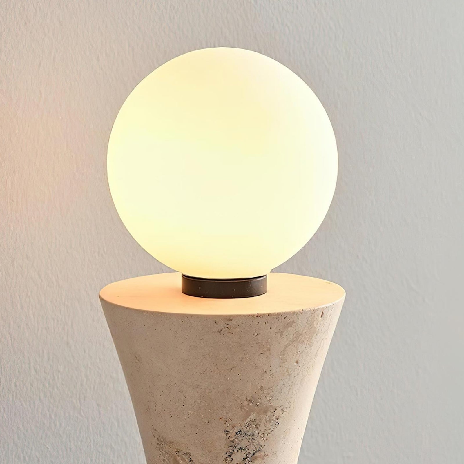Symmetrical Dual-Direction Glow