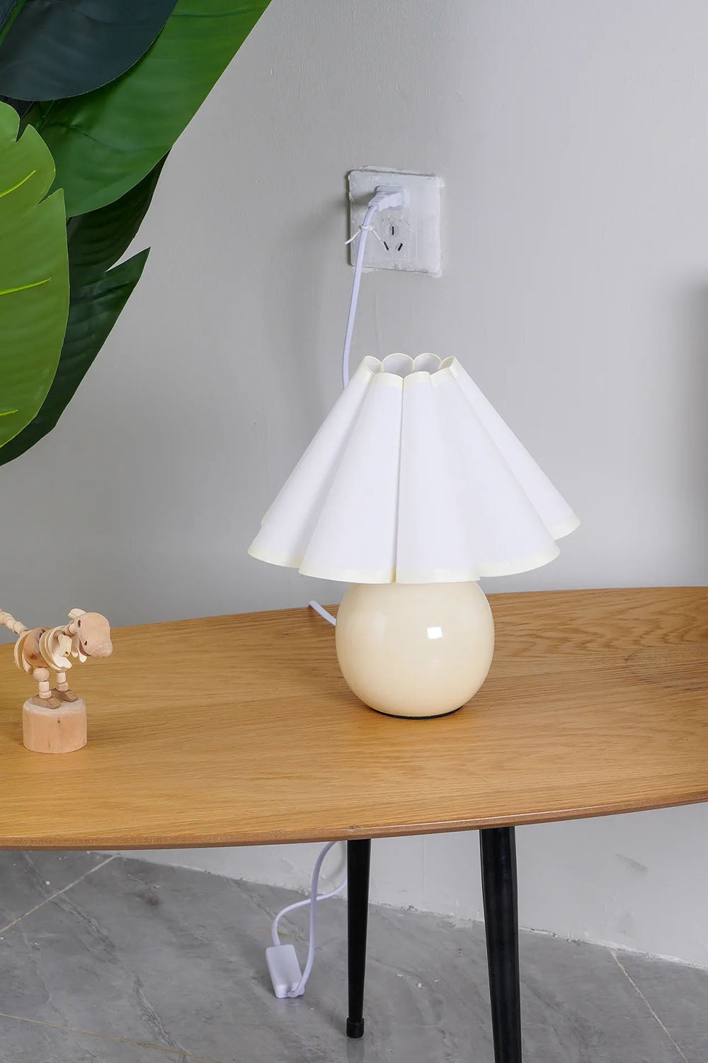 Kicsi Knife Pleat Table Lamp