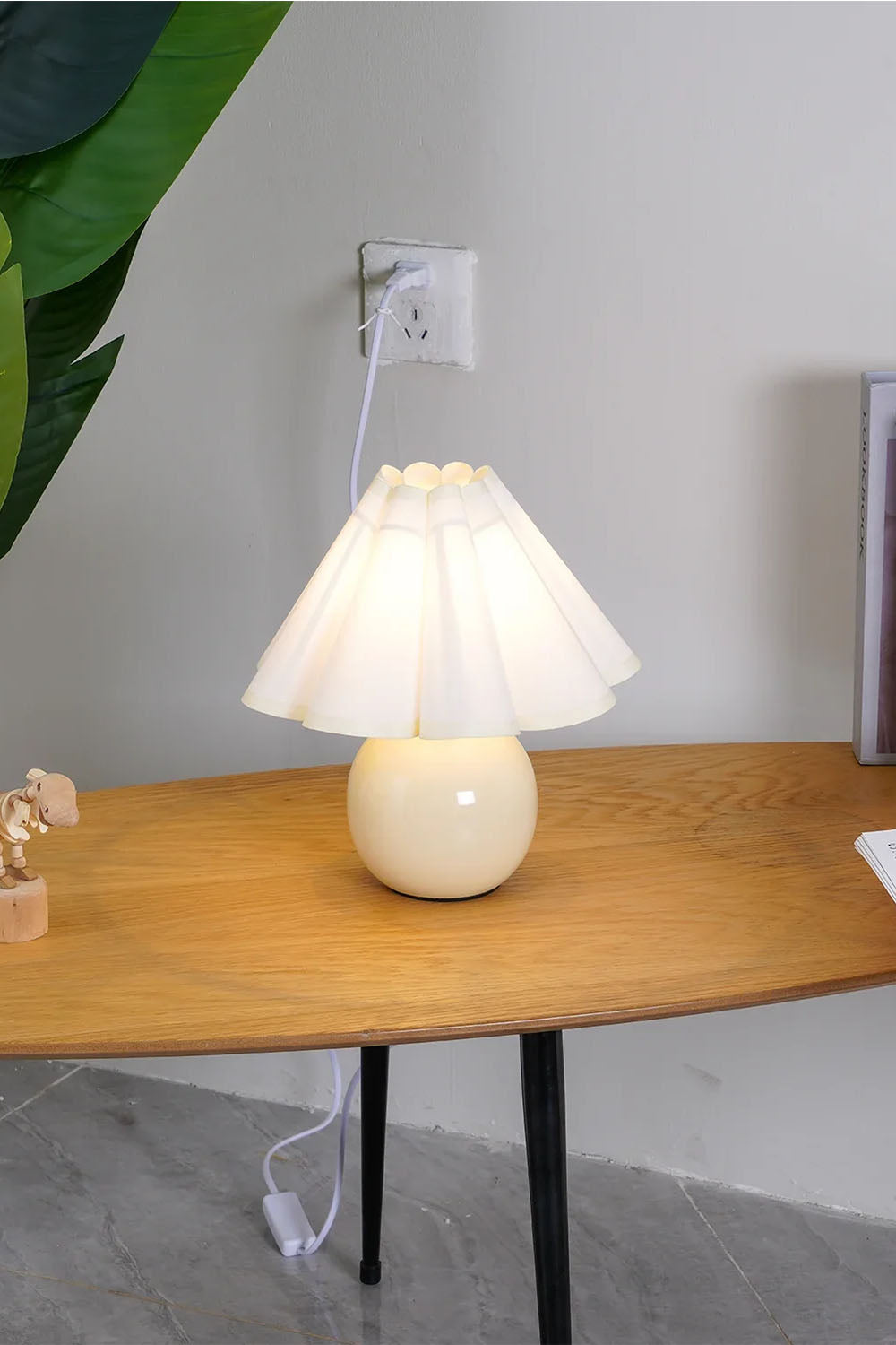 Kicsi Knife Pleat Table Lamp