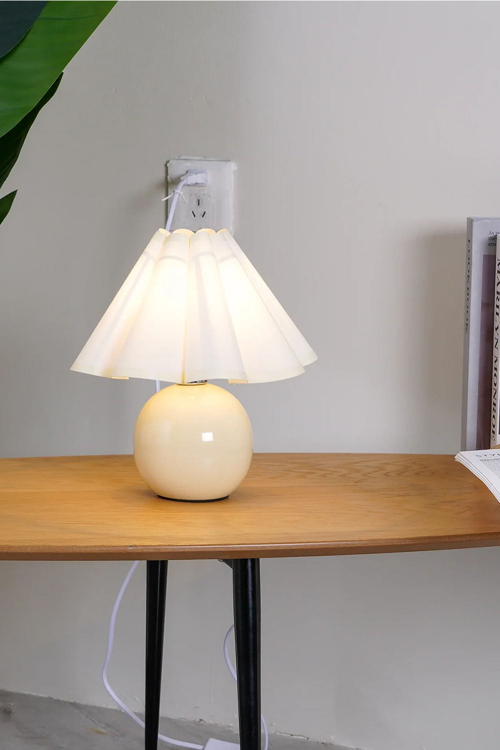 Kicsi Knife Pleat Table Lamp