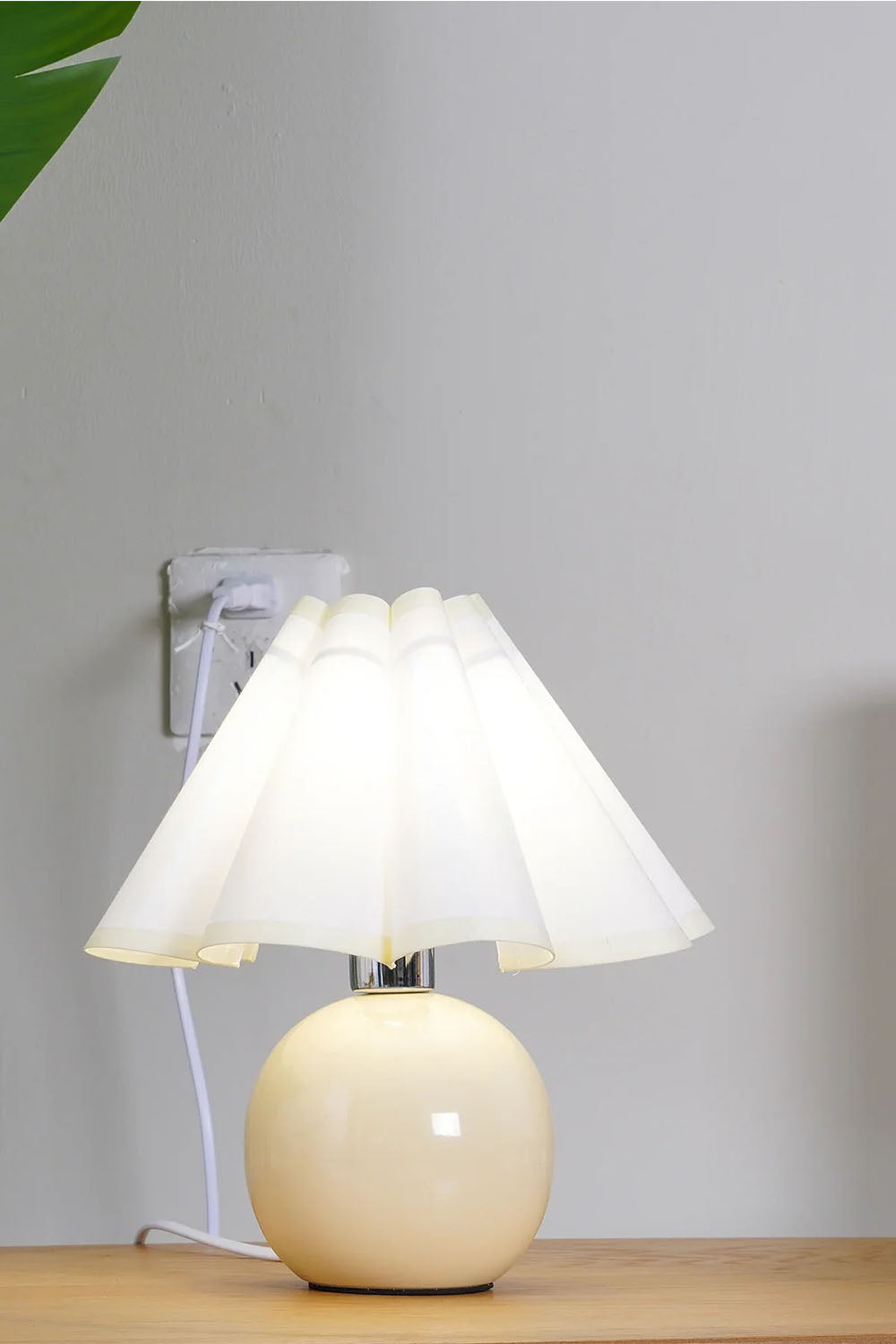 Kicsi Knife Pleat Table Lamp