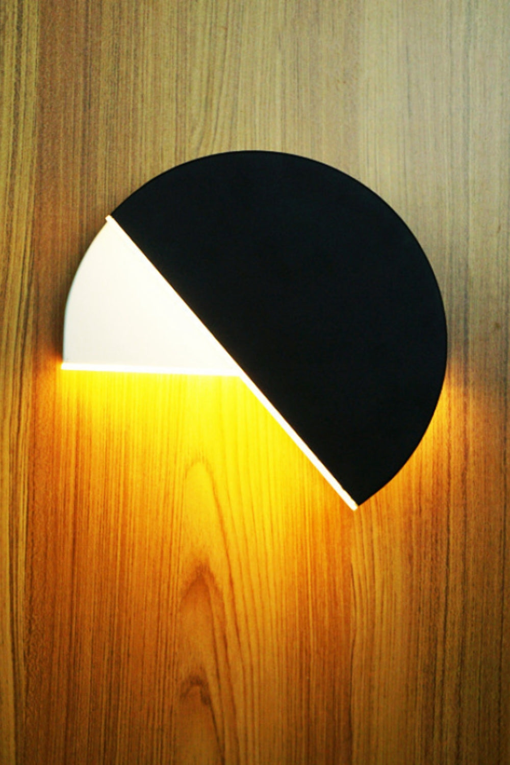 Kneeland Rotatable Wall Lamp