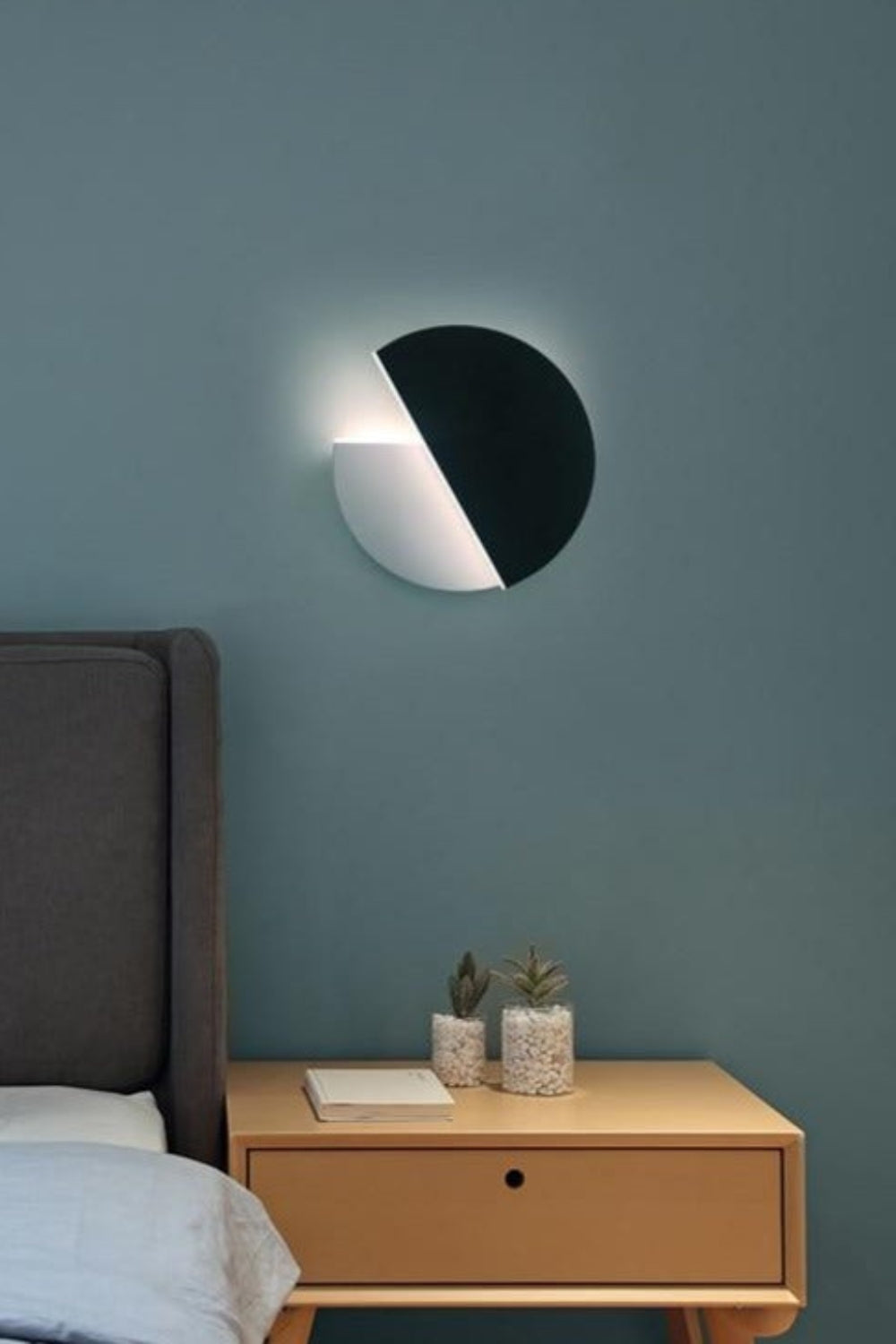 Kneeland Rotatable Wall Lamp