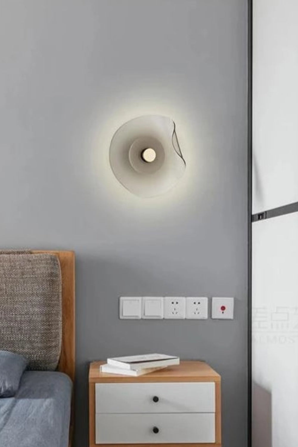 LG87 Glass Wall Lamp