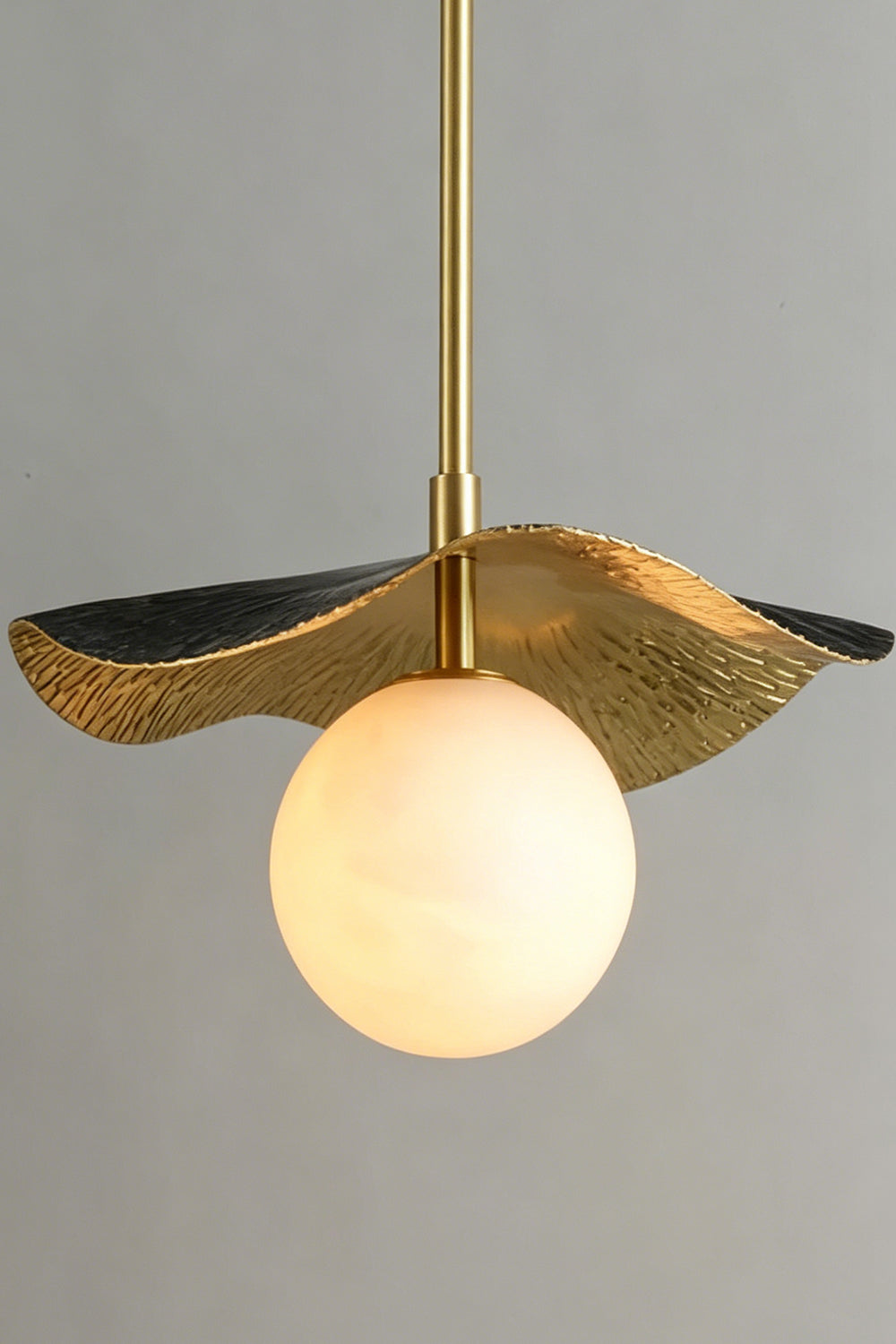 Leaf Alabaster Pendant Light | detail | Samu Lamp