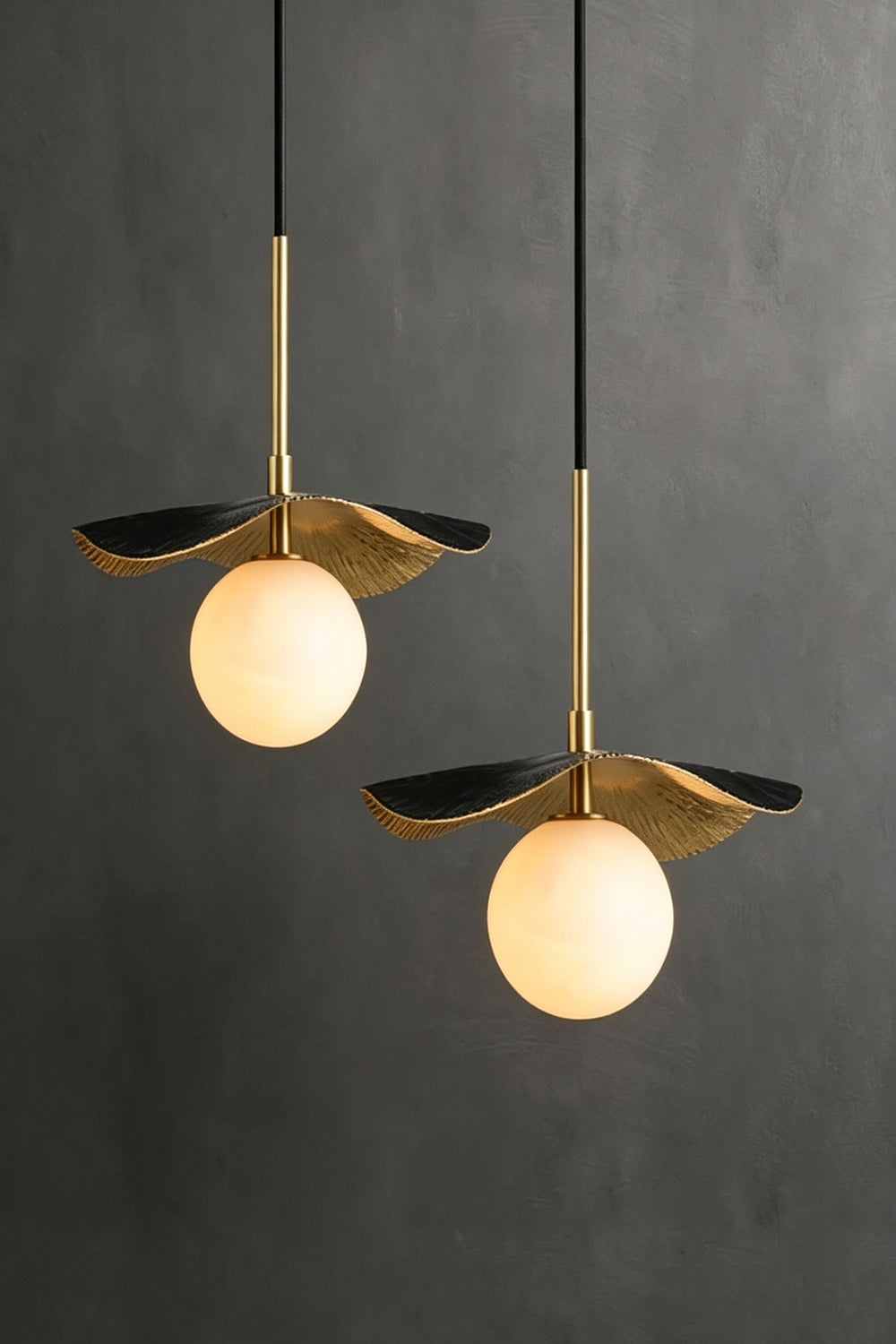 Leaf Alabaster Pendant Light | detail | Samu Lamp
