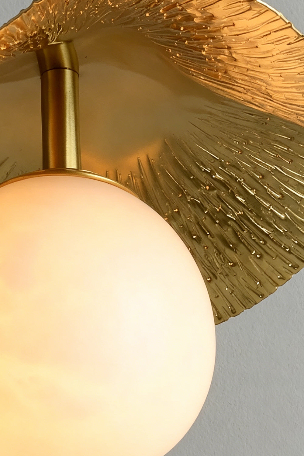 Leaf Alabaster Pendant Light |Brass detail | Samu Lamp