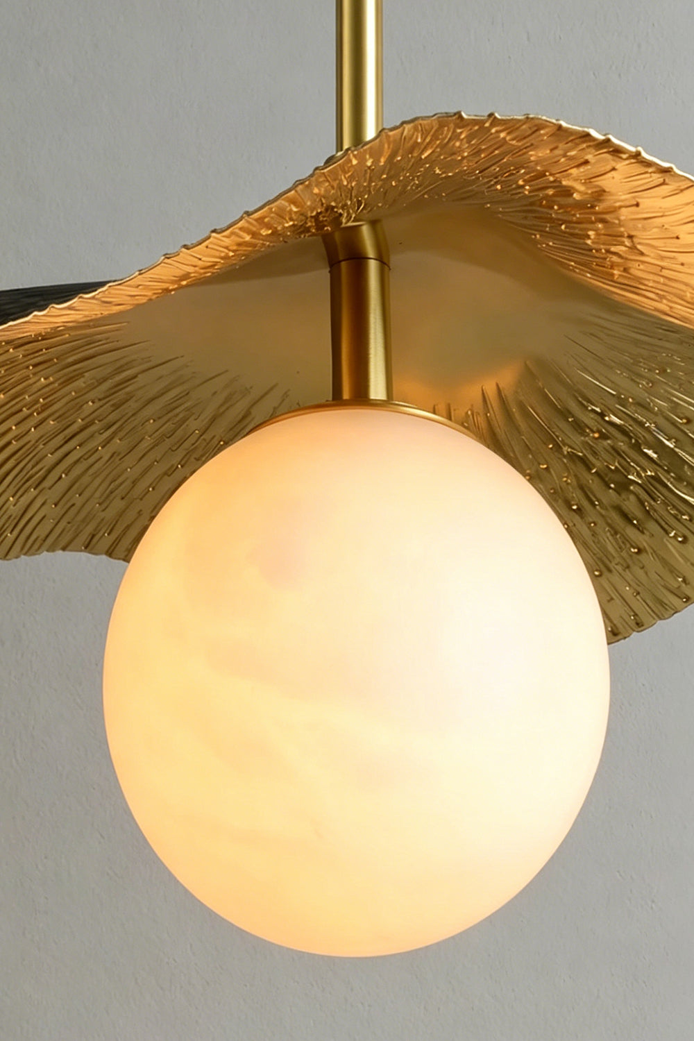 Leaf Alabaster Pendant Light |Alabaster detail | Samu Lamp