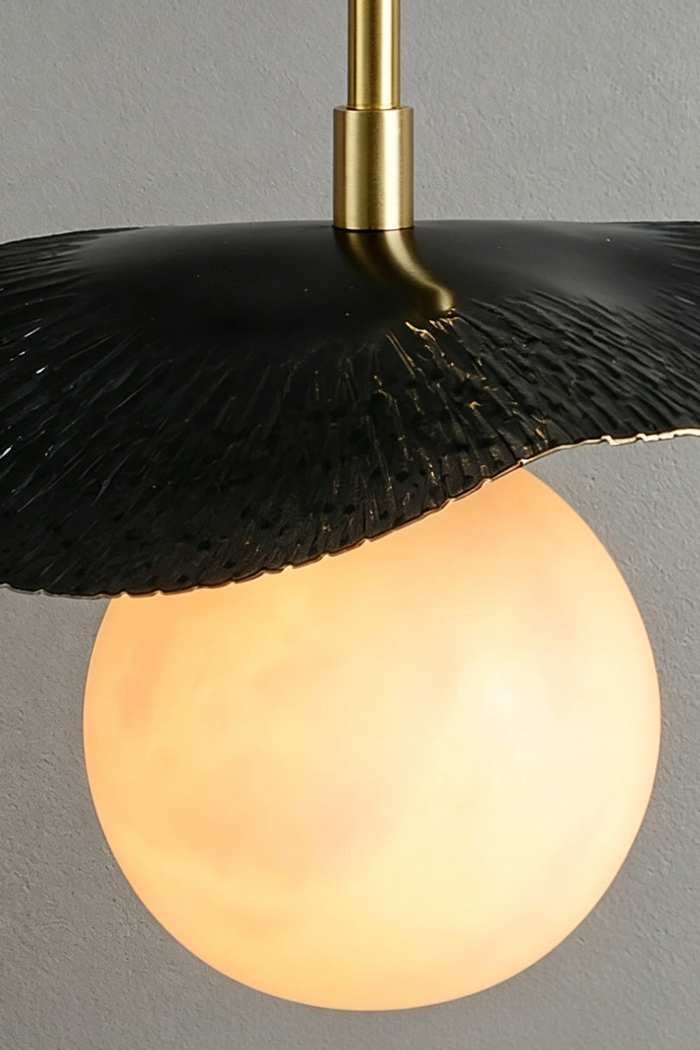 Leaf Alabaster Pendant Light |Brass detail | Samu Lamp