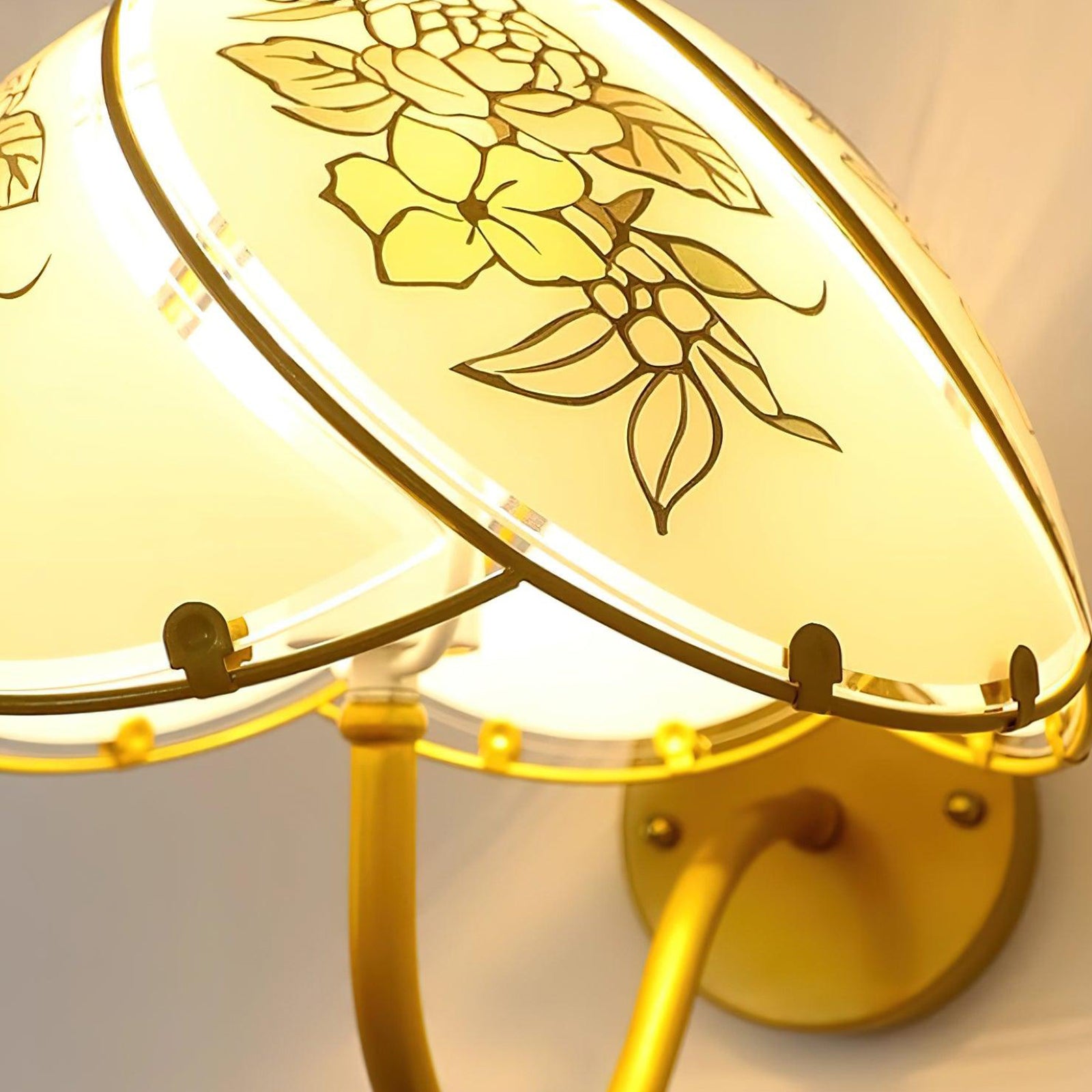 Soft Botanical Luminescence